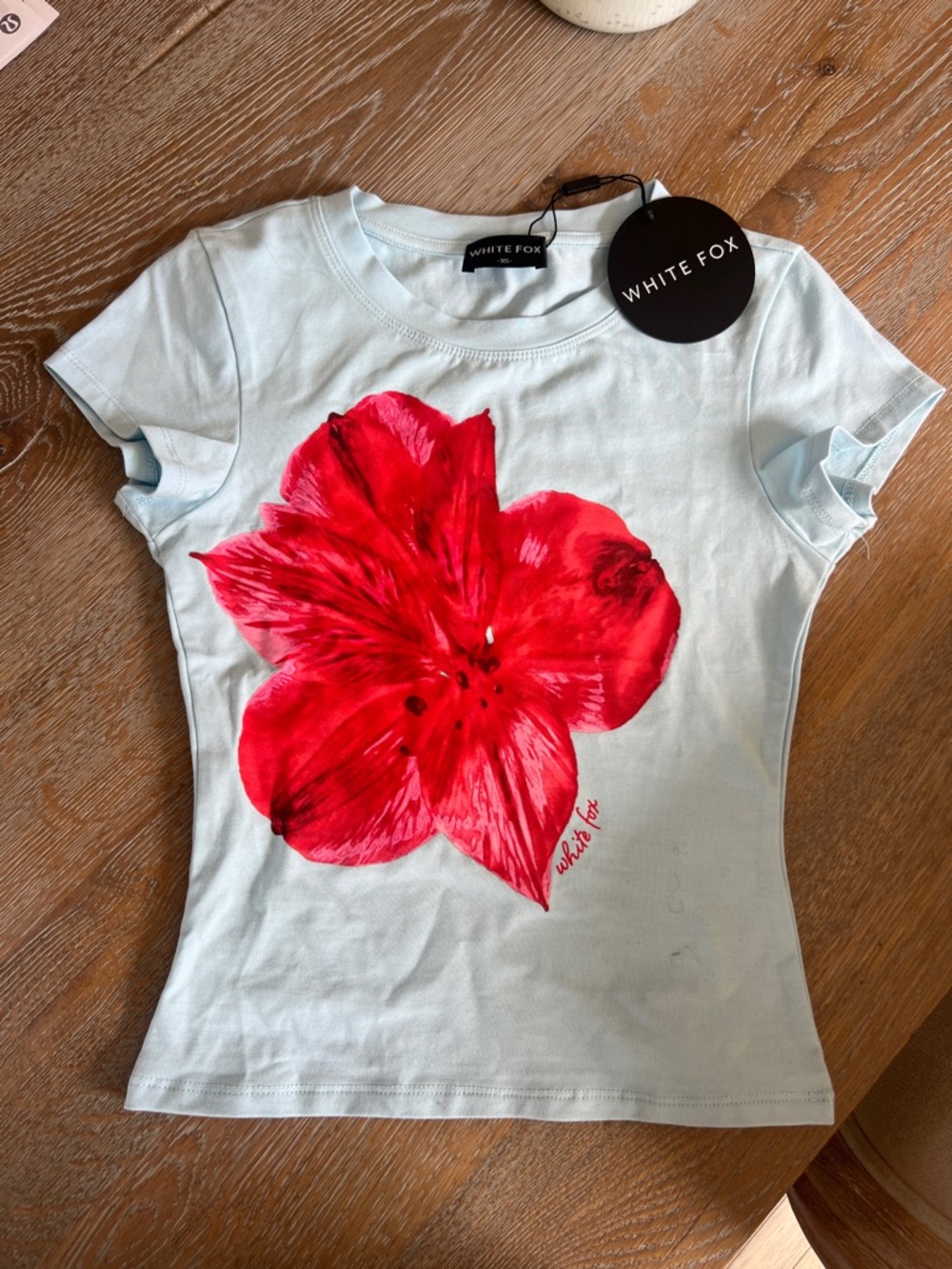 NEW White Fox Boutique Light Blue Tee with Red Floral Print (with tags)
